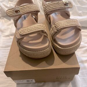 Steve Madden Raffia sandals